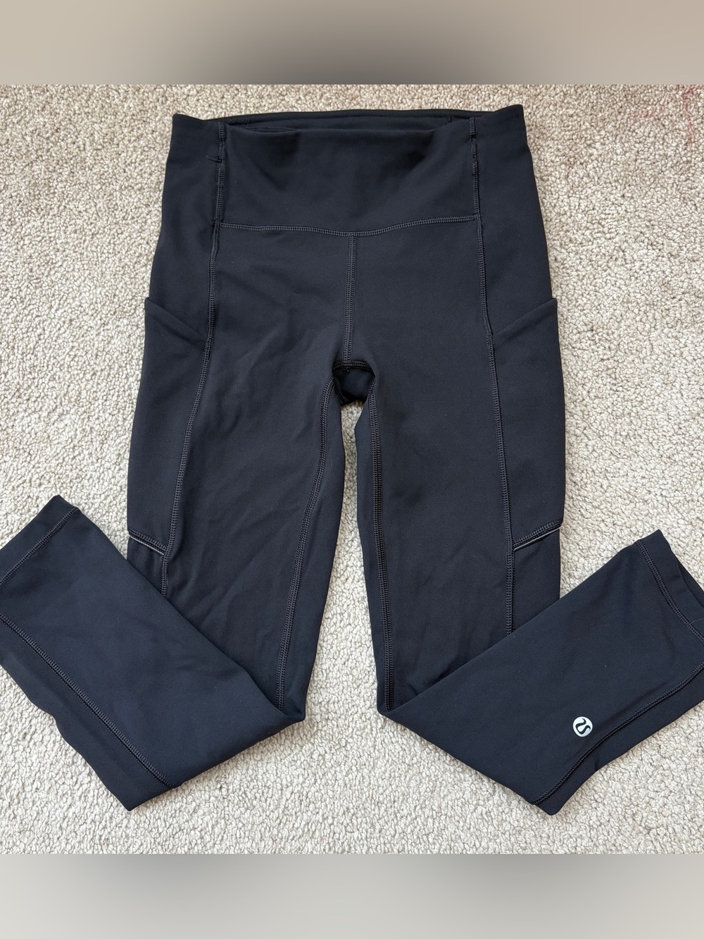 EUC Lululemon Cropped Black Pants With Side Pockets Size 2